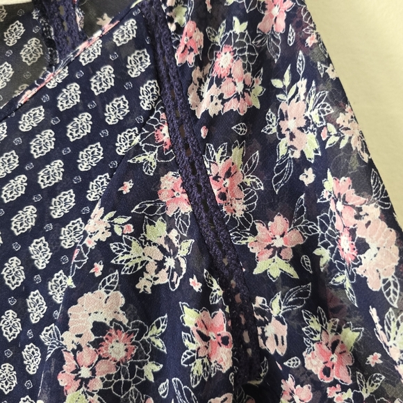 JESSICA SIMPSON MATERNITY Floral Navy Sheer Blouse Short Sleeve Size Small - Picture 13 of 17